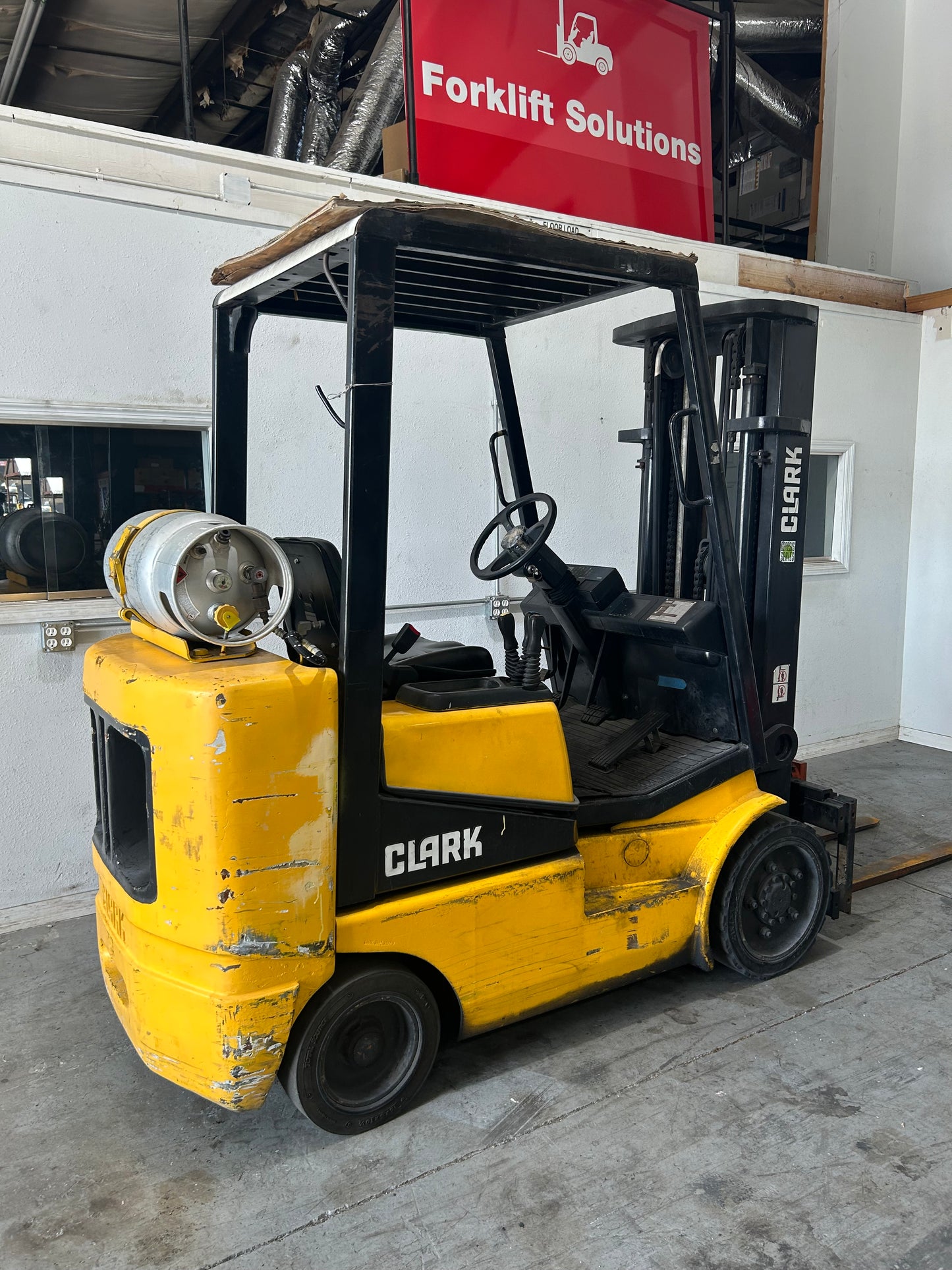Clark Forklift 5,000lbs Capacity 3 Stage Mast Side Shift
