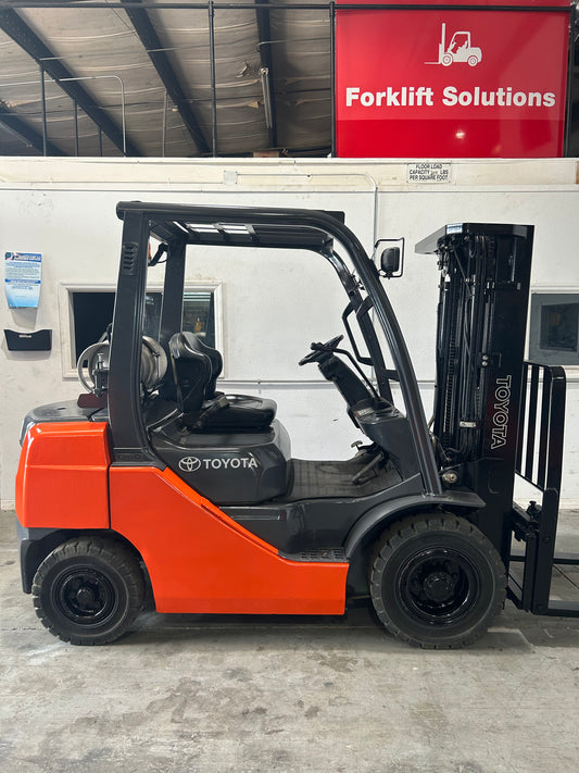Pneumatic Rough Terrain - Toyota Forklift 5,000lbs Capacity