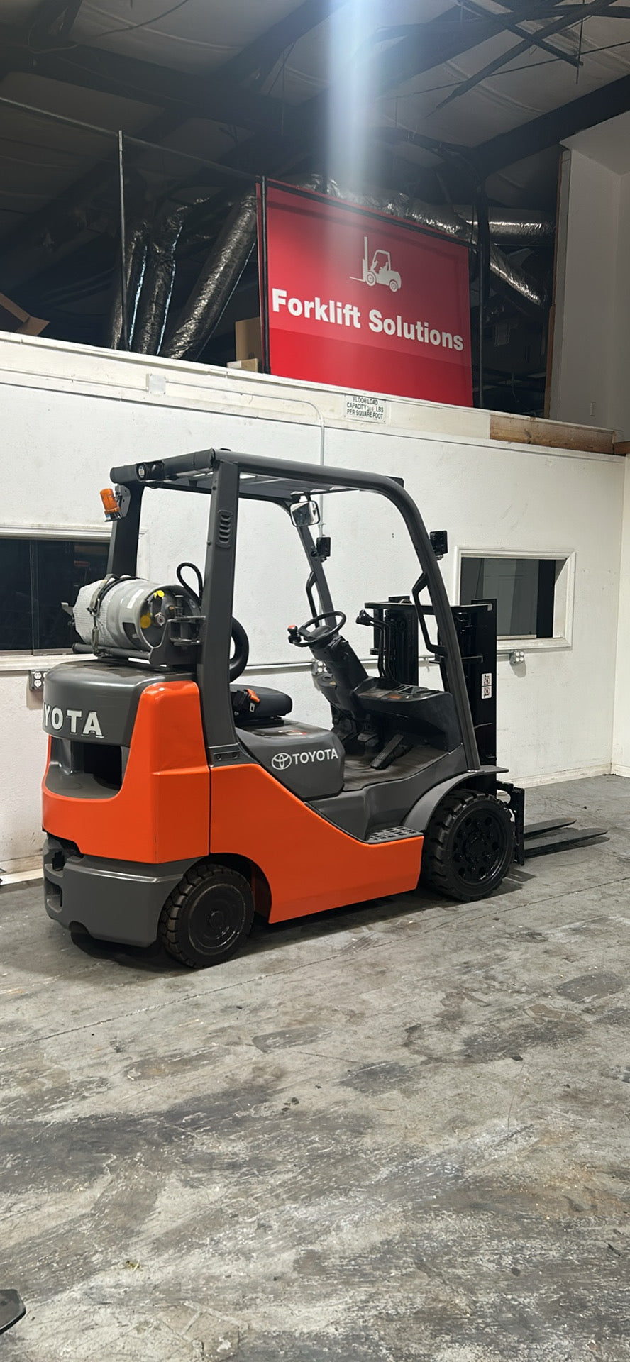 Toyota Forklift 5,000lbs Capacity 80" Lift Height Side Shift Propane Traction Tires