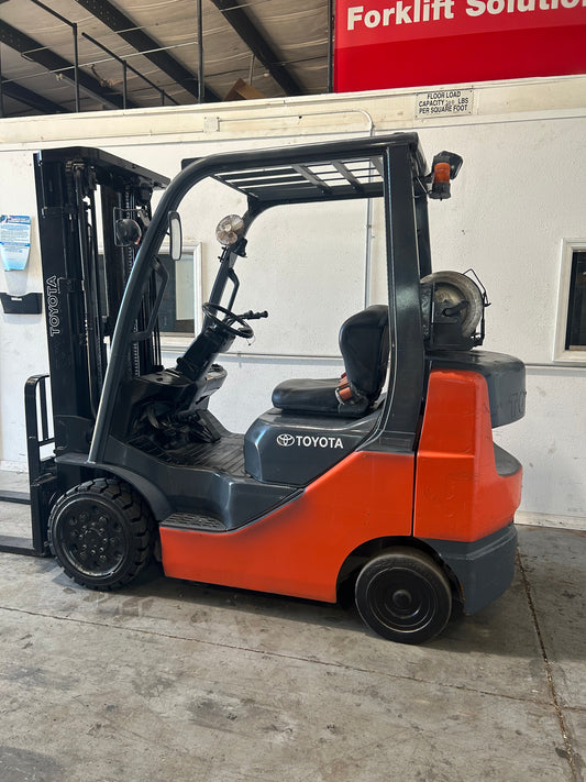 Toyota Forklift 5,000lbs Capacity 3 Stage Mast Side Shift