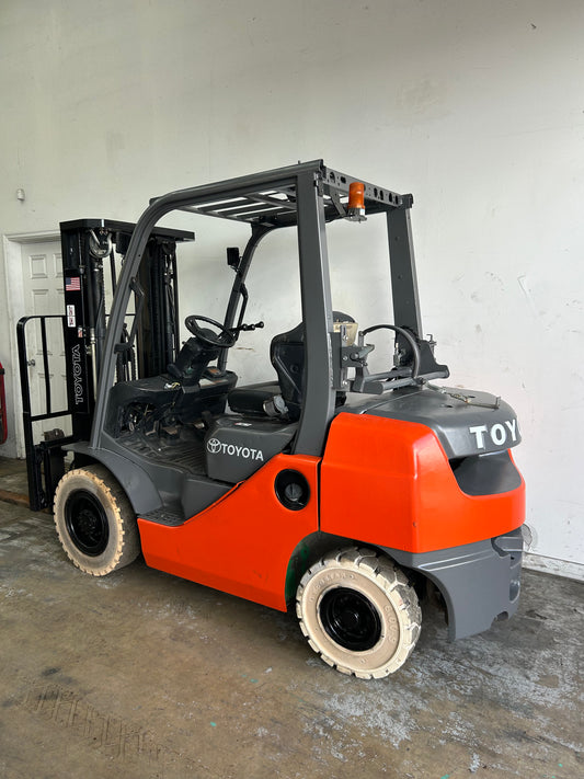 Rough Terrain - 2014 Toyota Forklift 5,000lbs Capacity (Video)