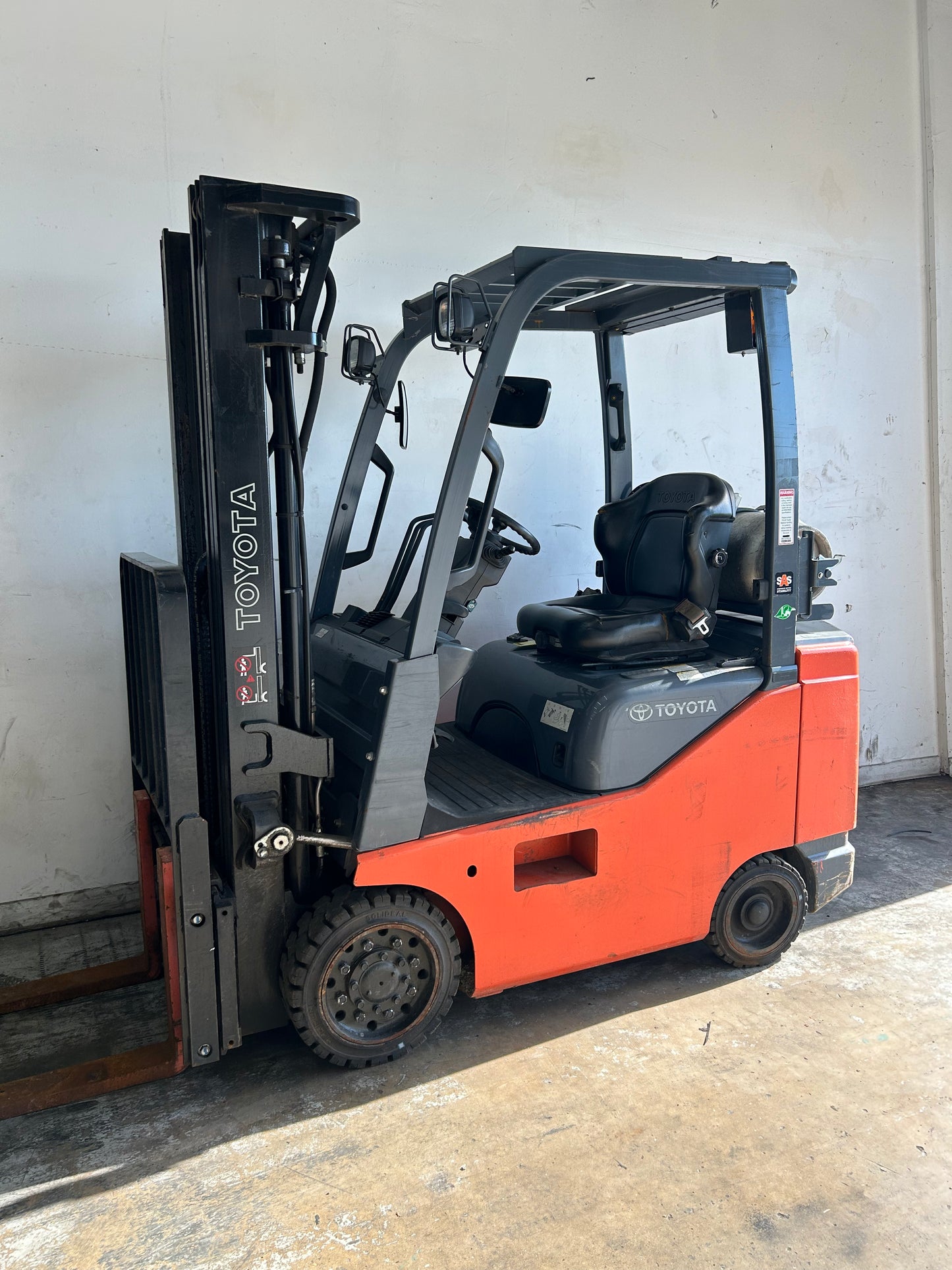 Warehouse - 2014 Toyota 4,000lbs Capacity Forklift (Video)