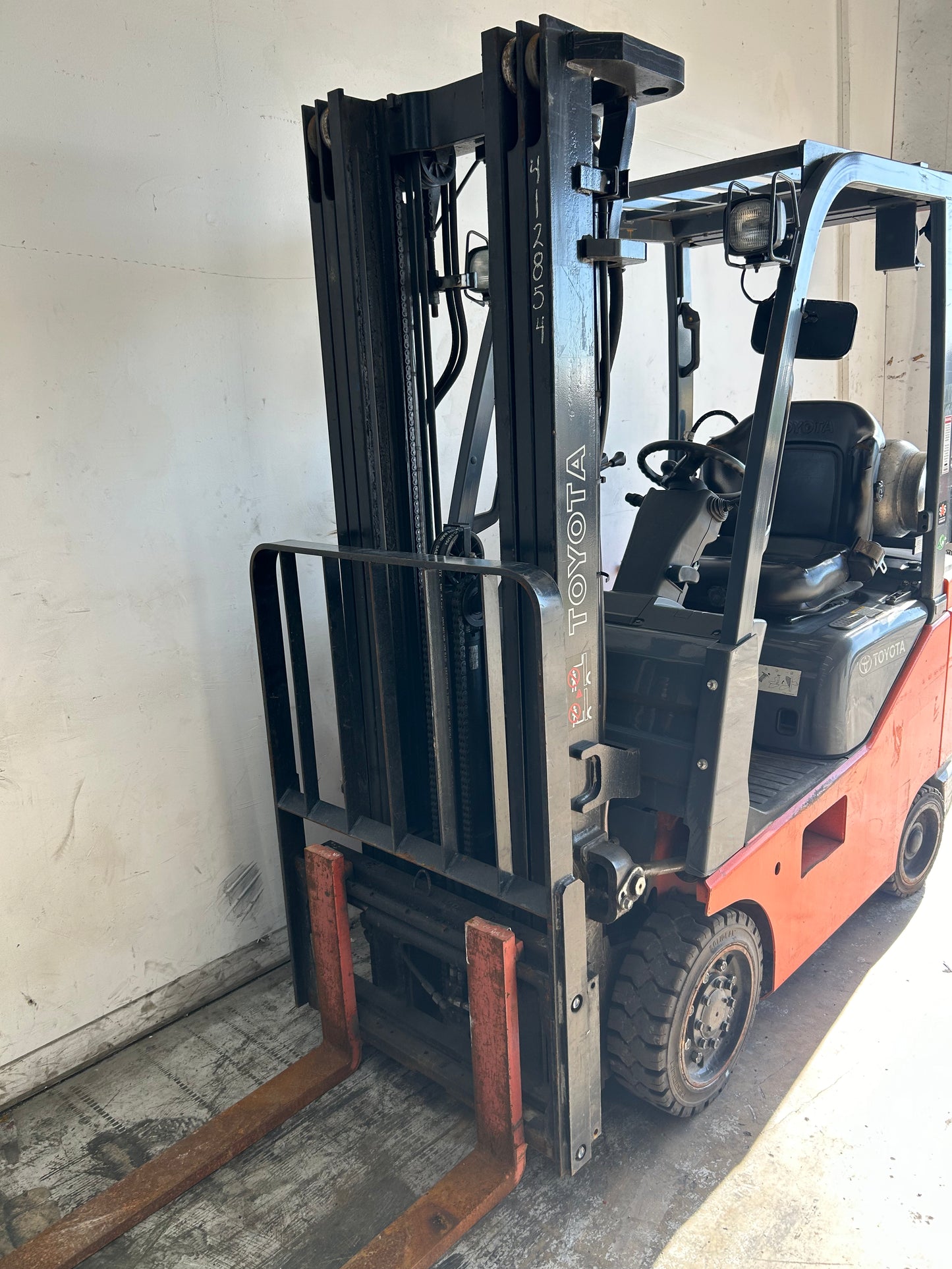 Warehouse - 2014 Toyota 4,000lbs Capacity Forklift (Video)