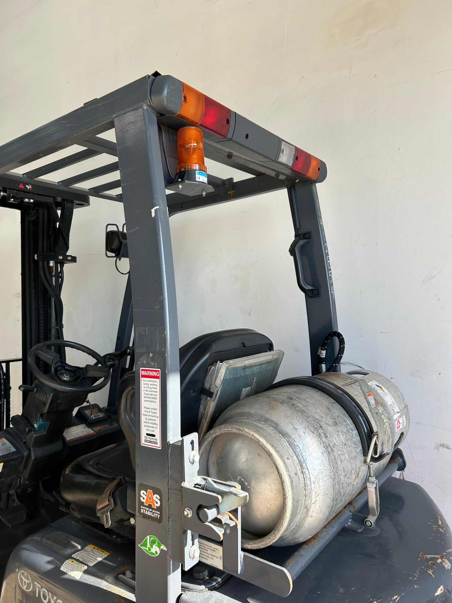 Warehouse - 2014 Toyota 4,000lbs Capacity Forklift (Video)