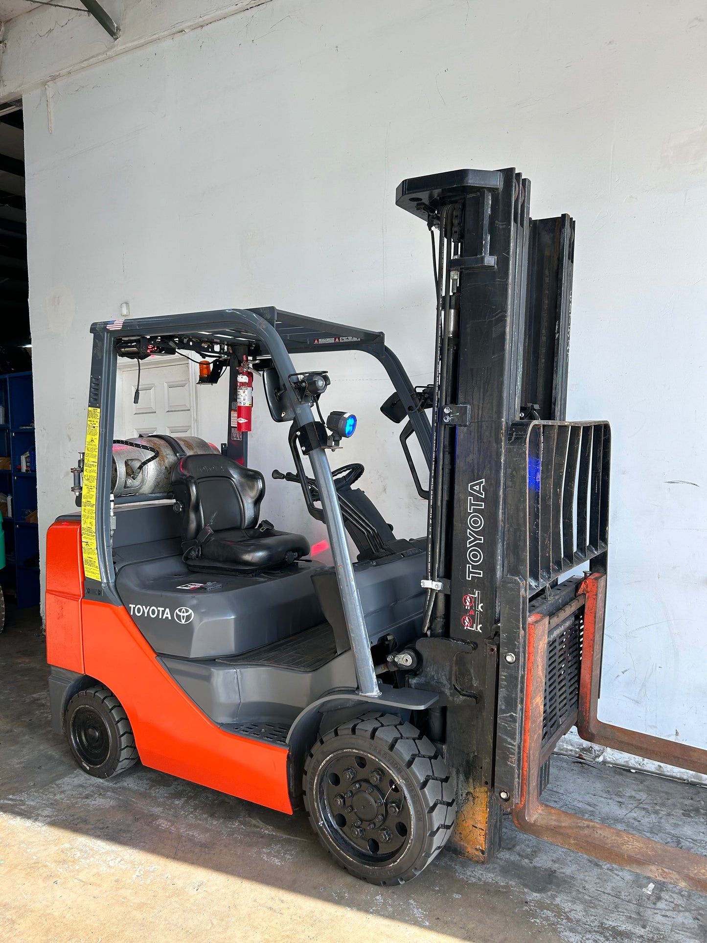 Warehouse - 2017 Toyota 6,000lbs Capacity Forklift