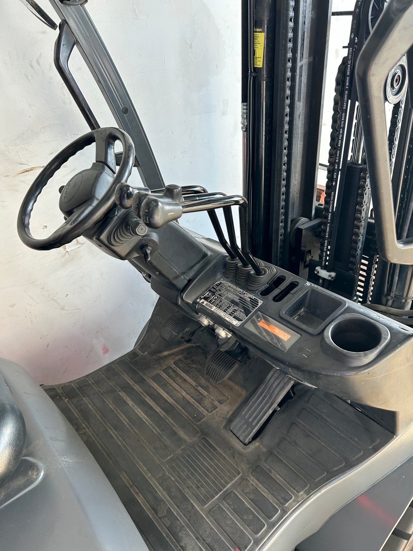 Warehouse - 2017 Toyota 6,000lbs Capacity Forklift