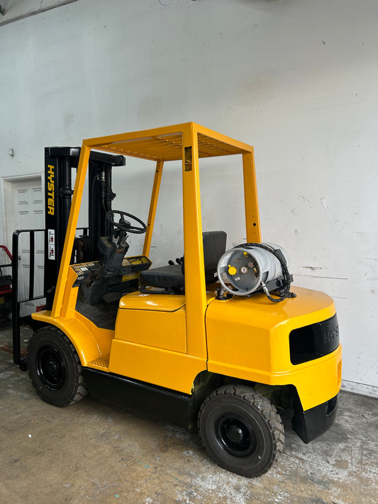 Rough Terrain - Hyster Pneumatic 5,000lbs Capacity Forklift (Video)