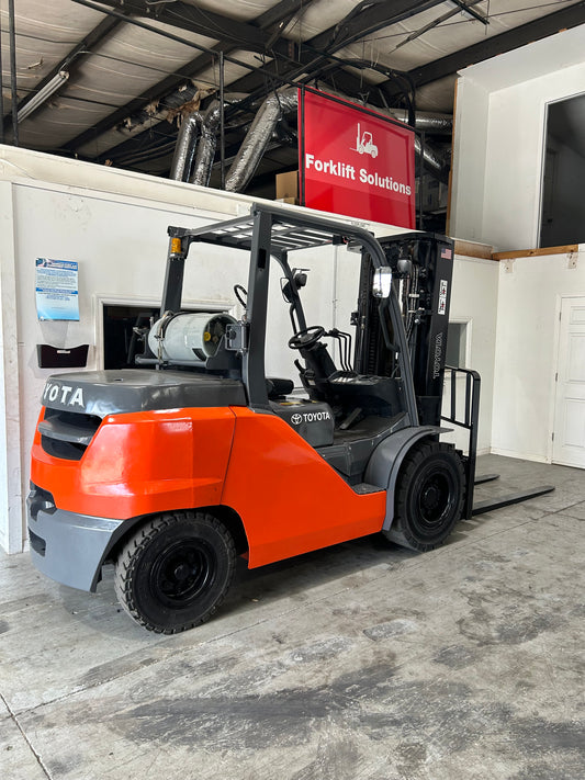 10,000lbs Capacity - Toyota Forklift Rough Terrain Pneumatic