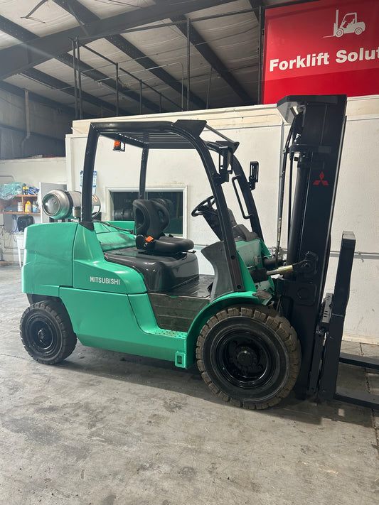 10,000lbs Capacity Pneumatic Rough Terrain Forklift Mitsubishi - FG50CN