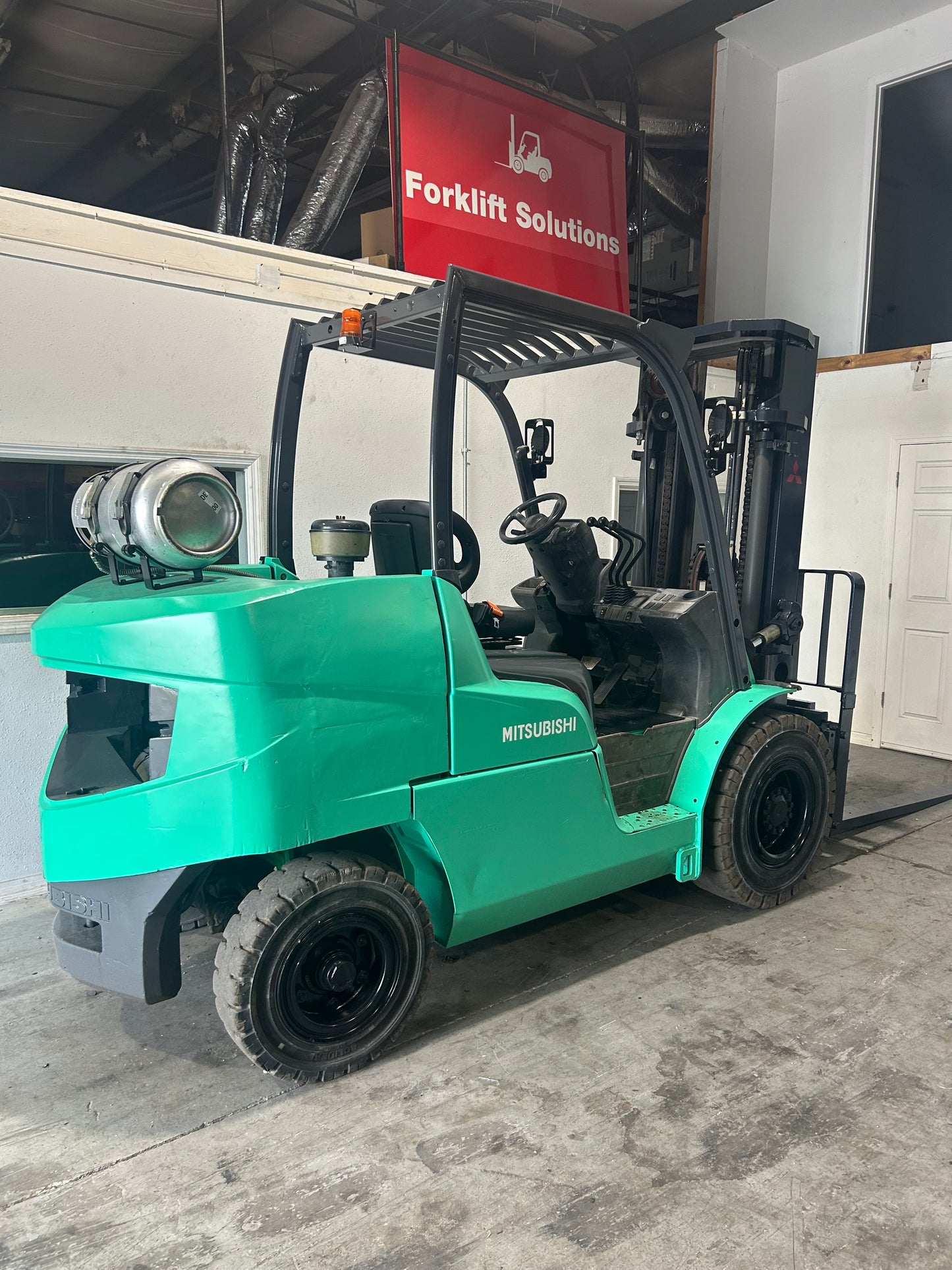 10,000lbs Capacity Pneumatic Rough Terrain Forklift Mitsubishi - FG50CN