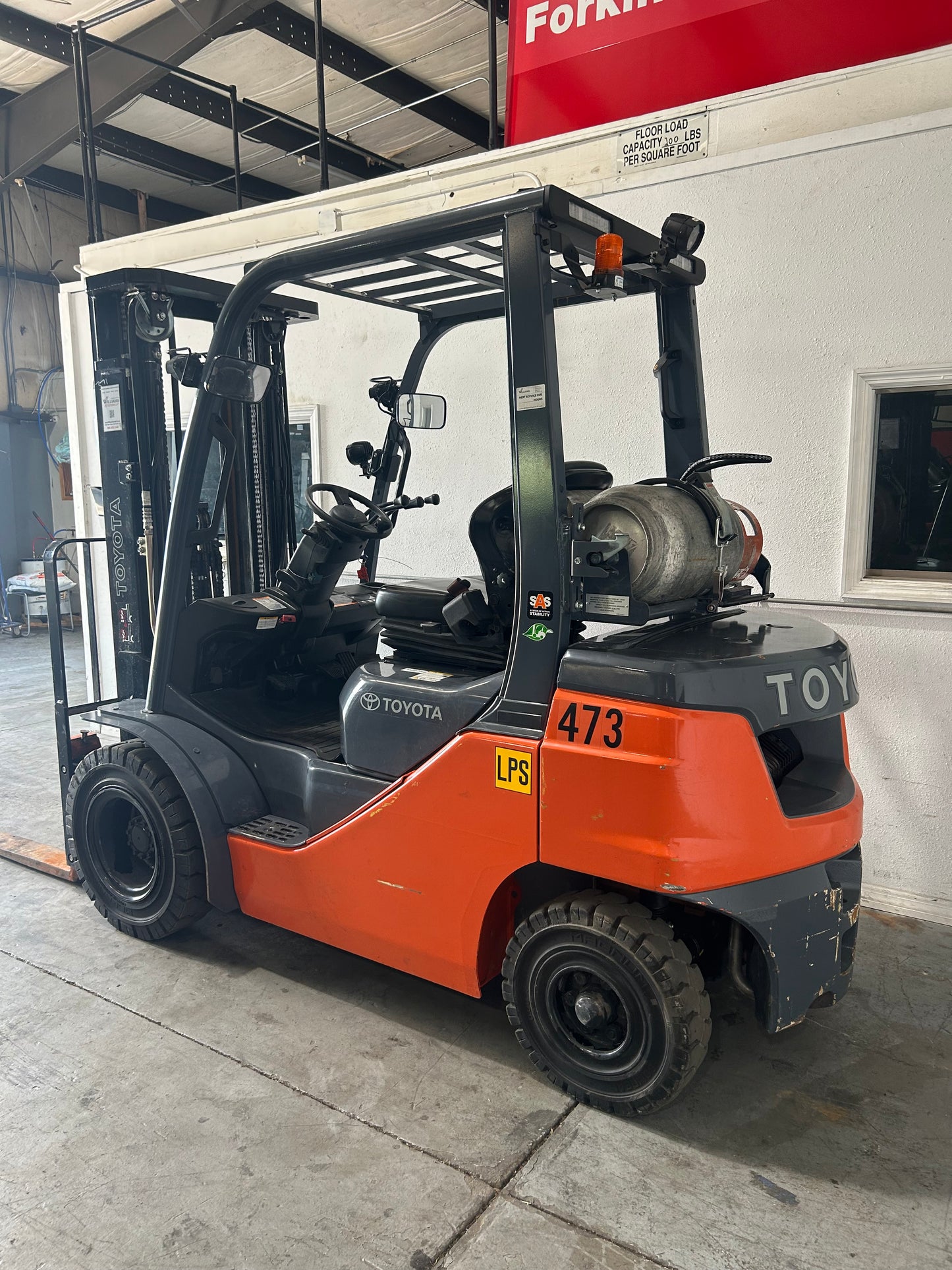 390 Hours! Toyota Forklift Pneumatic 3 Stage Side Shift Year 2023