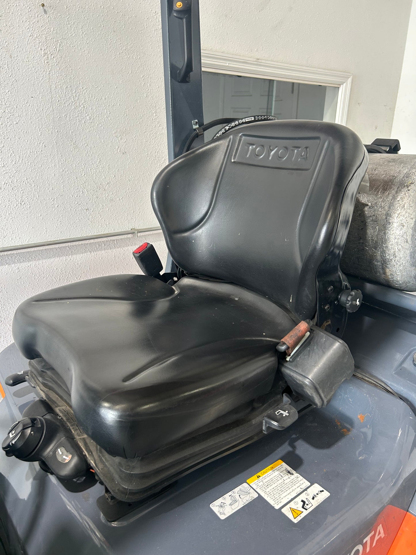390 Hours! Toyota Forklift Pneumatic 3 Stage Side Shift Year 2023