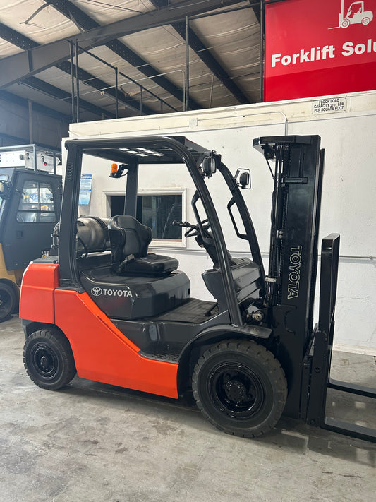 Pneumatic Rough Terrain - Toyota Forklift 5,000lbs Capacity