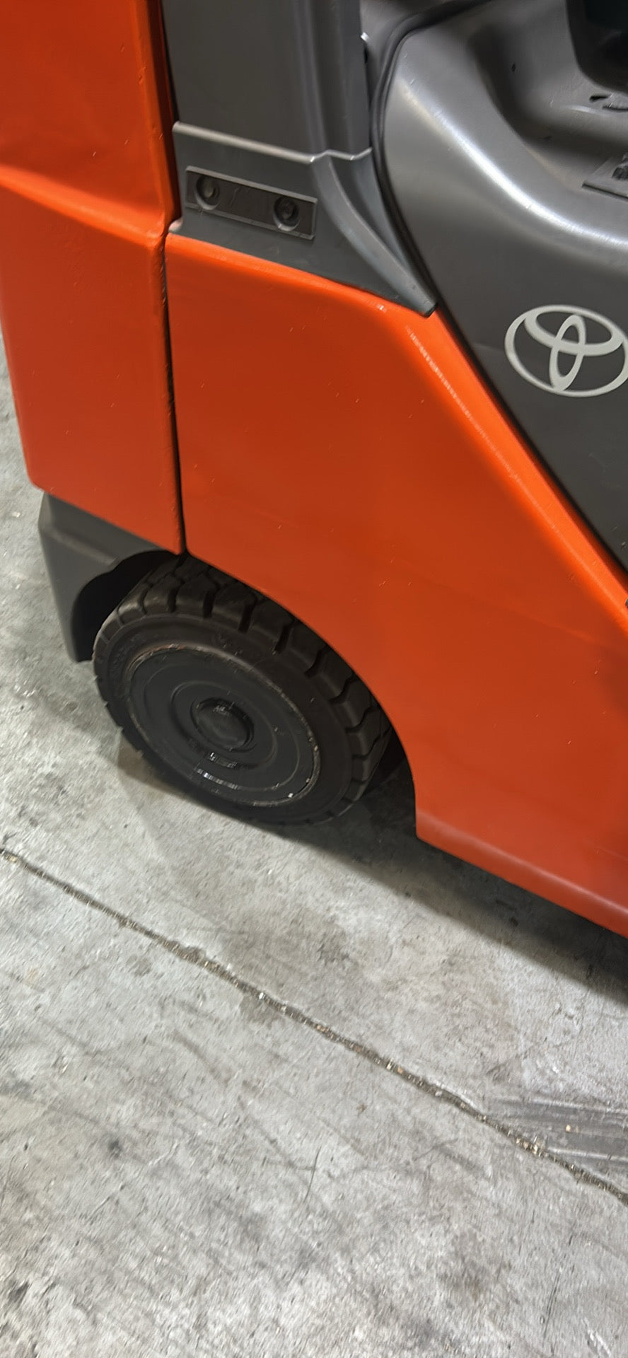 Toyota Forklift 5,000lbs Capacity 80" Lift Height Side Shift Propane Traction Tires