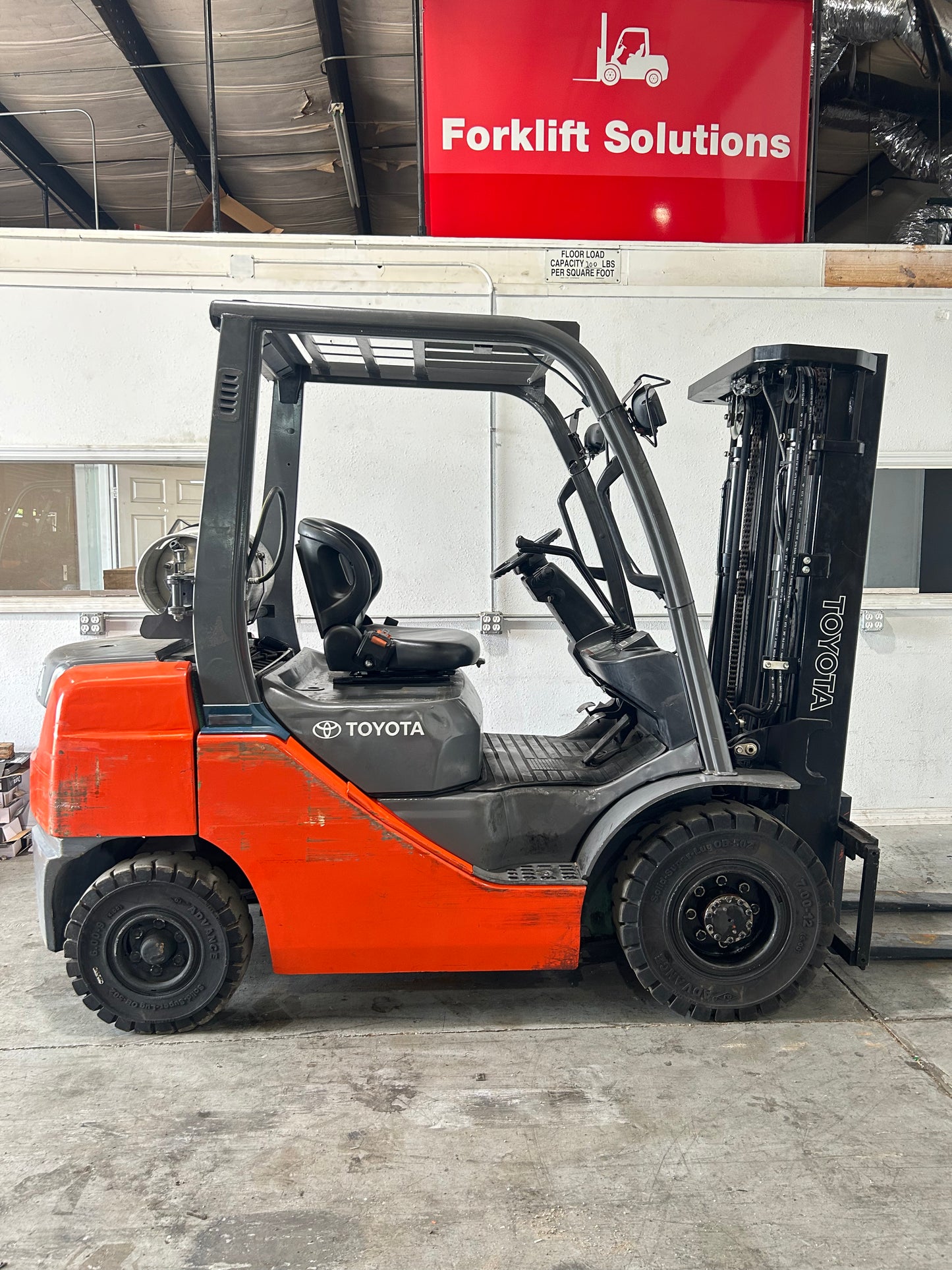 Toyota Pnuematic Rough Terrain Forklift 5,000lbs Capacity