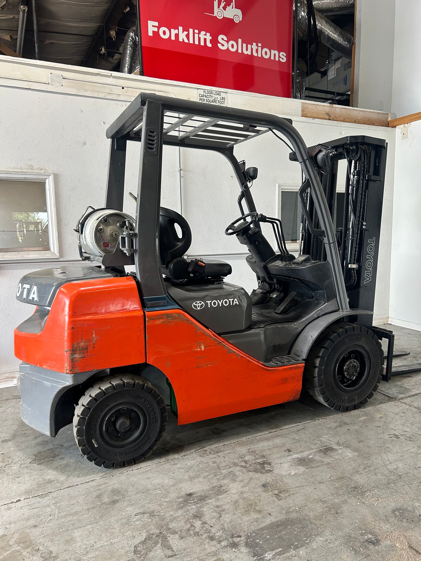Toyota Pnuematic Rough Terrain Forklift 5,000lbs Capacity
