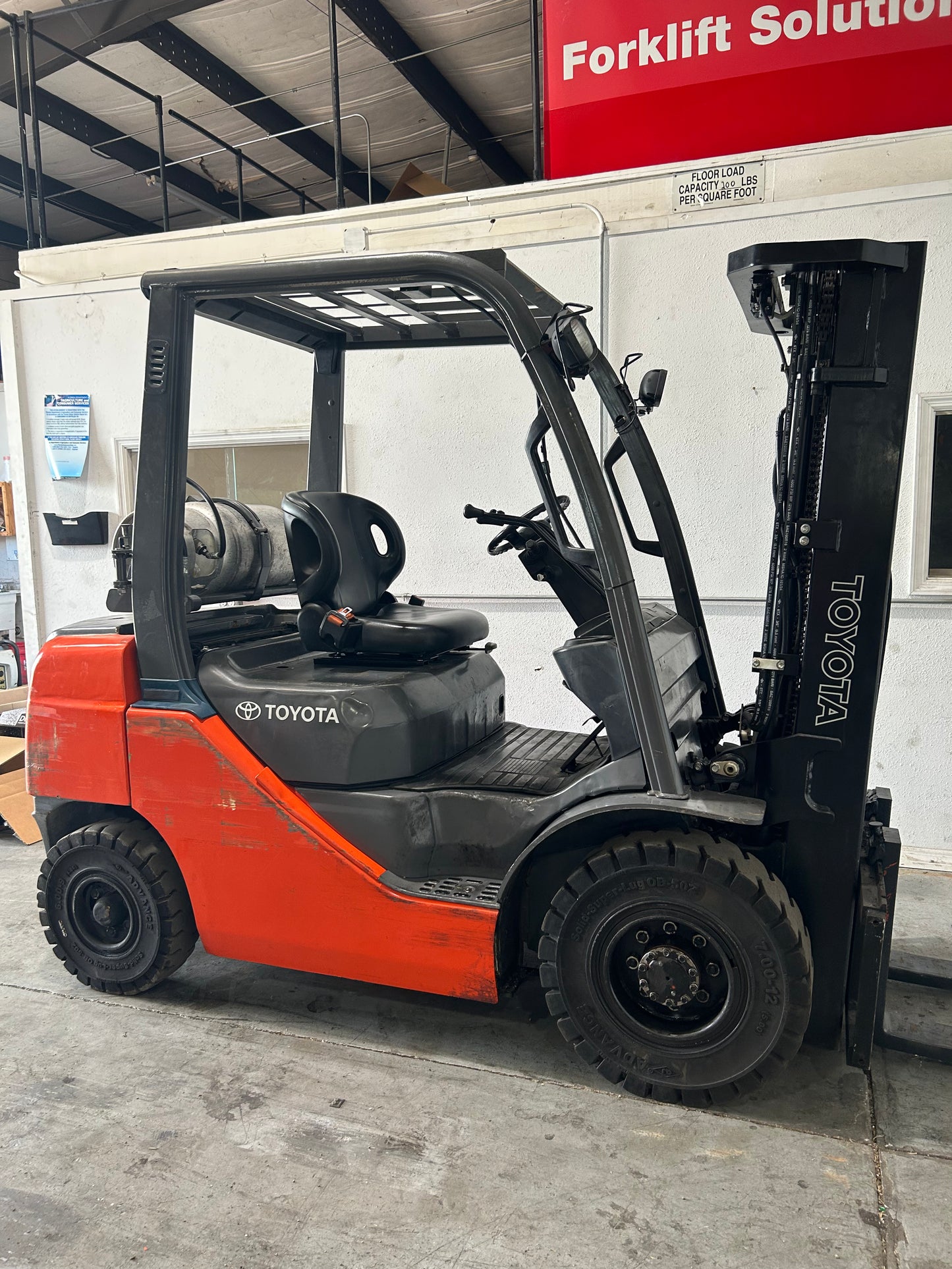 Toyota Pnuematic Rough Terrain Forklift 5,000lbs Capacity