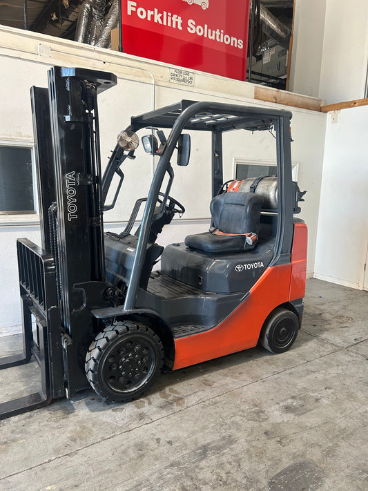 Toyota Forklift 5,000lbs Capacity 3 Stage Mast Side Shift
