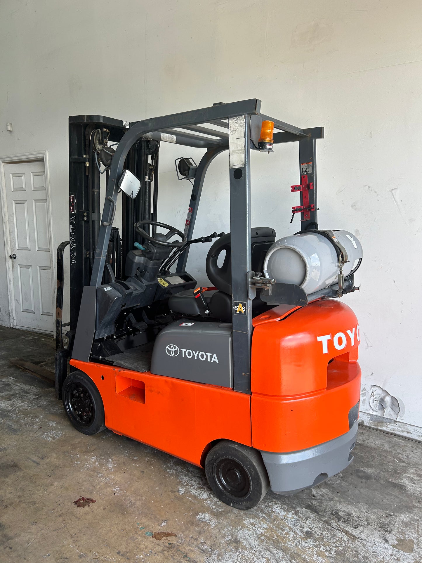 Warehouse - Toyota 3,000lbs Capacity Forklift (Video)