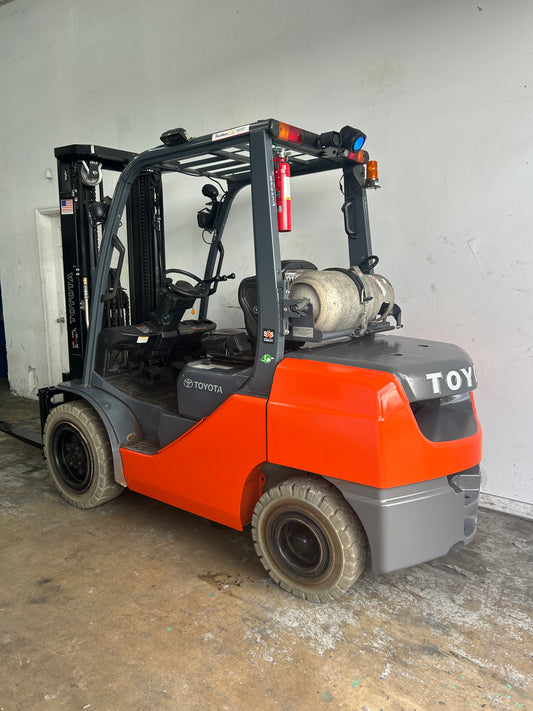 Rough Terrain - 2017 Toyota Forklift 6,500lbs Capacity LOW HOURS! (video)