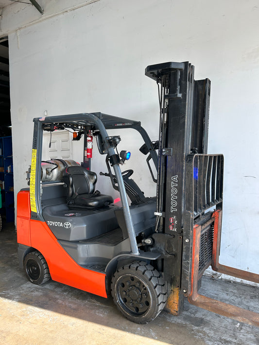 Warehouse - 2017 Toyota 6,000lbs Capacity Forklift