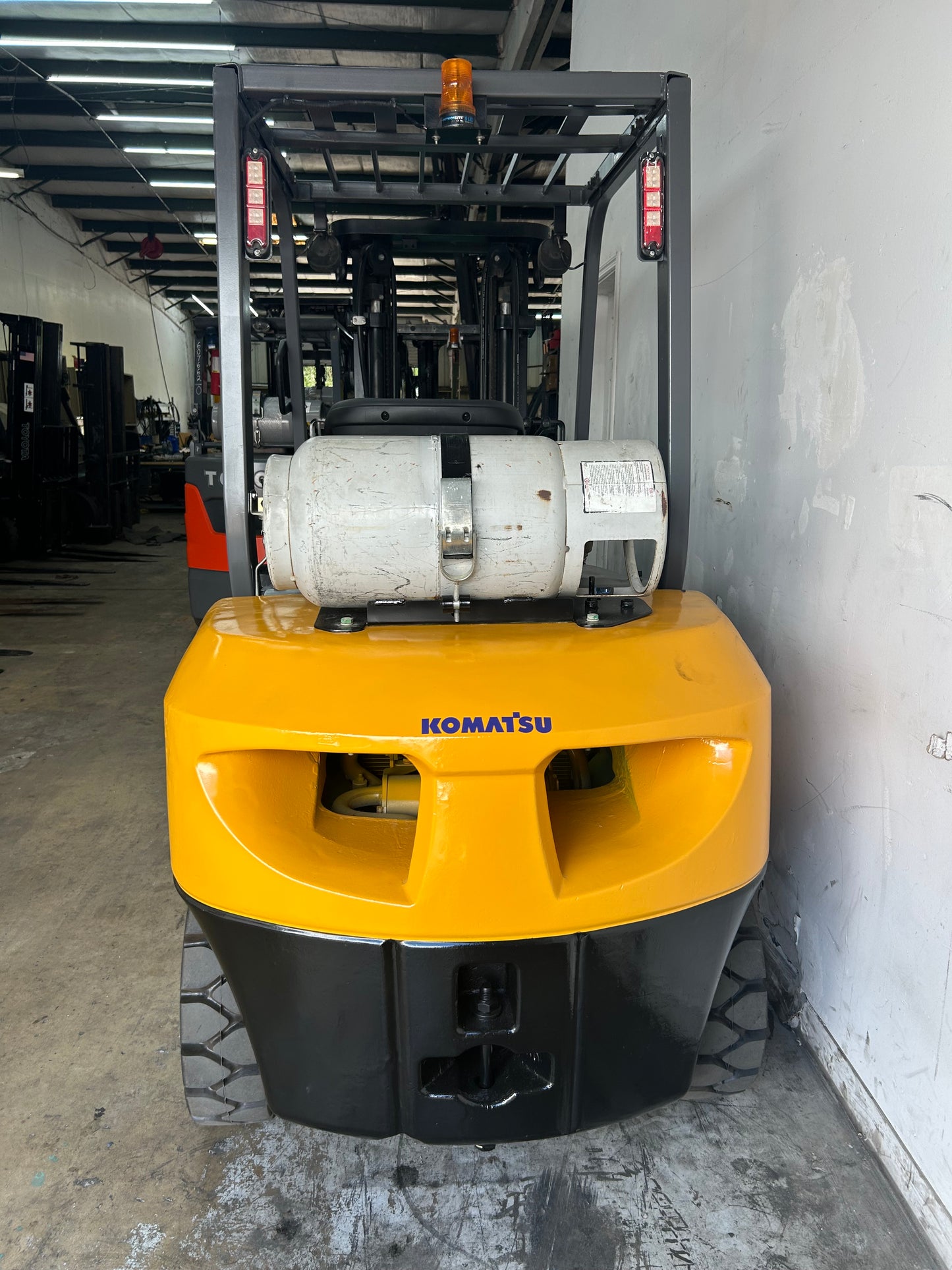 Rough Terrain - Komatsu Pneumatic 6,000lbs Capacity Forklift