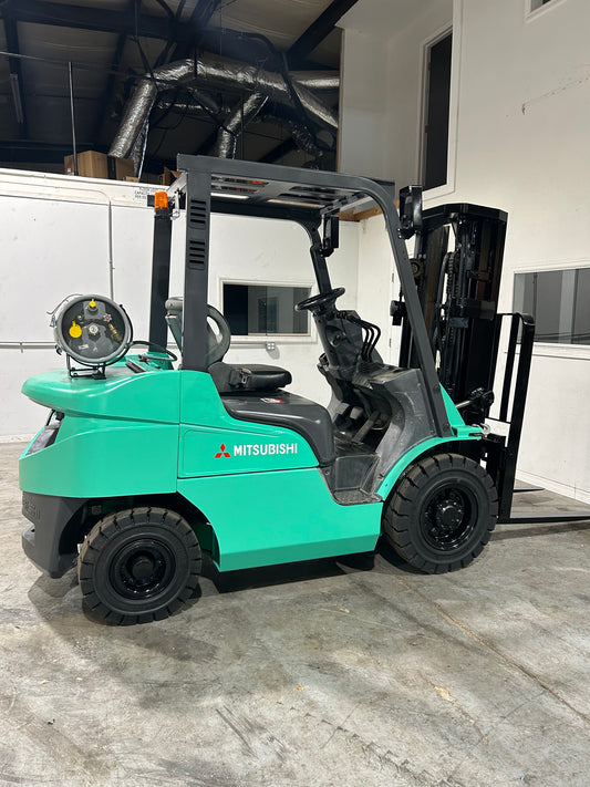 Rough Terrain  Pneumatic - 2017 Mitsubishi 5,000lbs Capacity