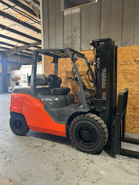 10,000lbs Capacity - Toyota Forklift Rough Terrain Pneumatic