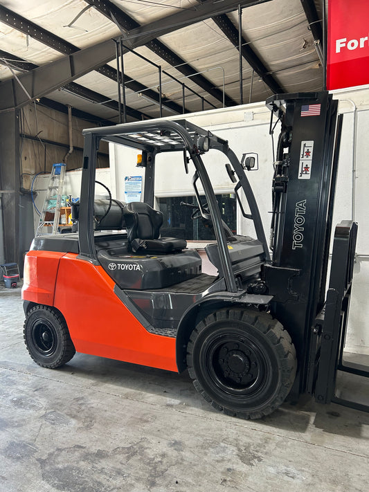 10,000lbs Capacity - Toyota Forklift Rough Terrain Pneumatic