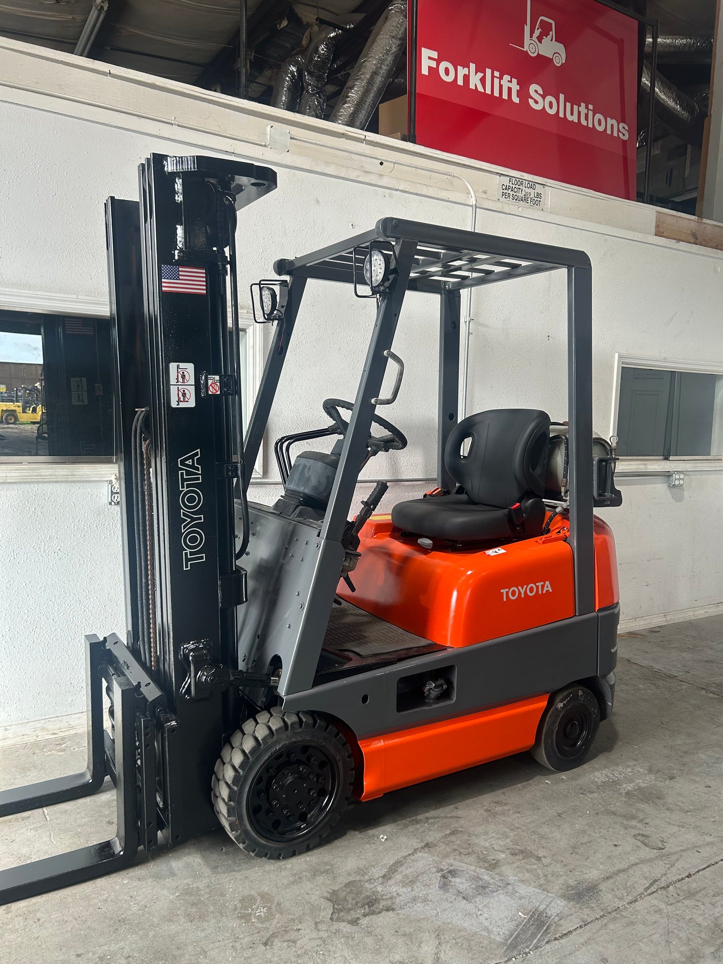 Toyota Forklift 3,000lbs Capacity 3 stage Mast Side Shift