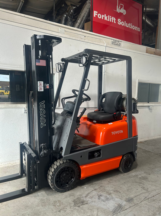 Toyota Forklift 3,000lbs Capacity 3 stage Mast Side Shift