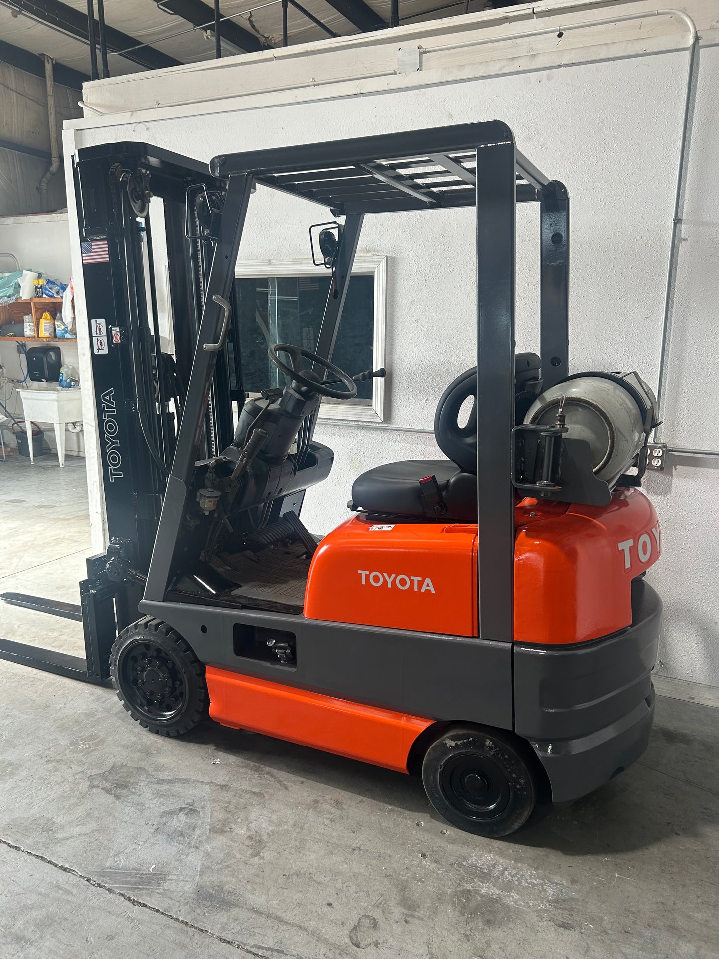 Toyota Forklift 3,000lbs Capacity 3 stage Mast Side Shift